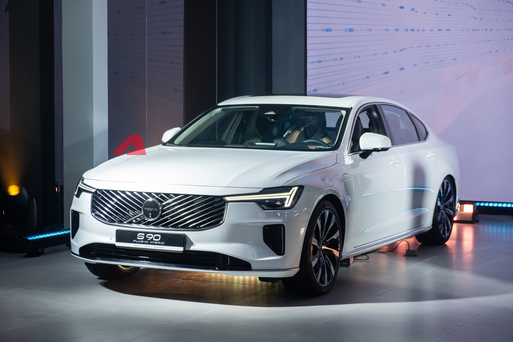 Volvo S90 phiên bản plug-in hybrid AWD