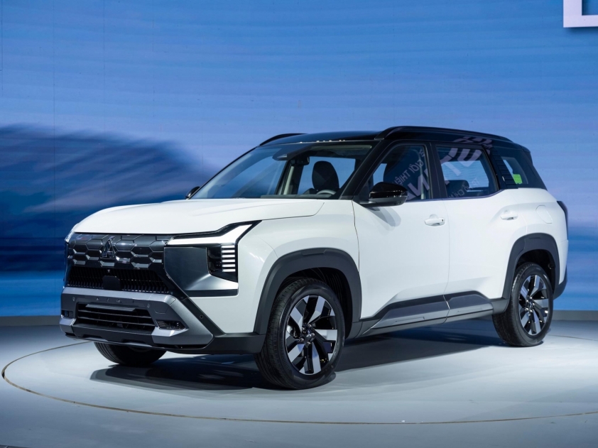 Toyota Innova Cross góc nhìn khác Ngoại thất Toyota Innova Cross chi tiết