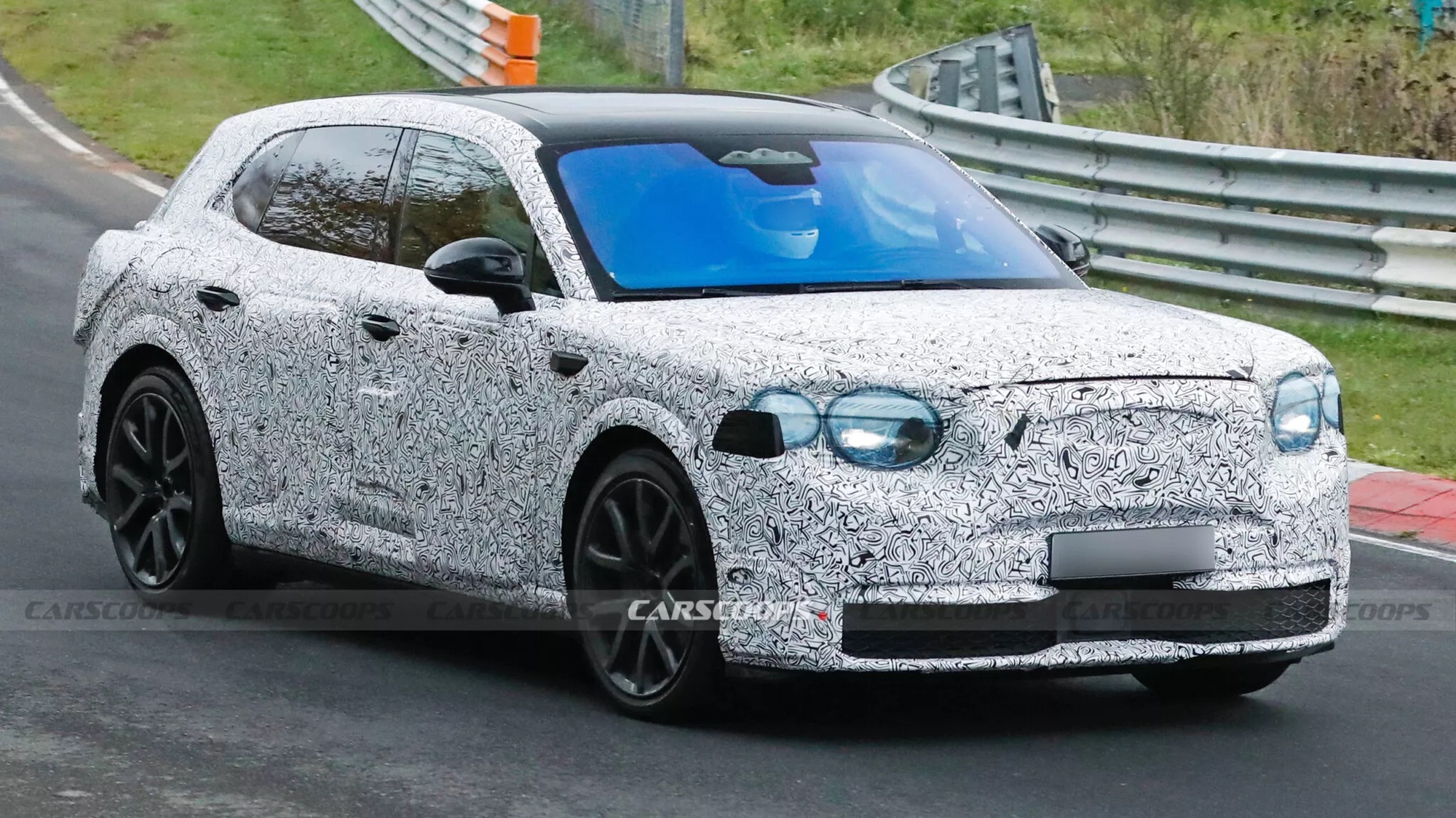 Bentley Urban SUV chạy thử trên đường đua Nürburgring Bentley Urban SUV chạy thử