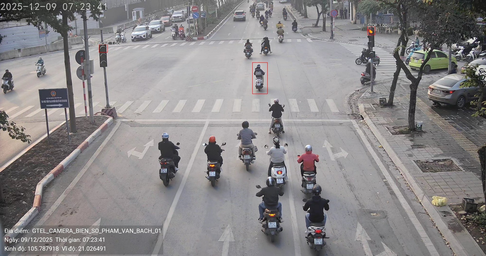 Vi phạm vượt đèn đỏ ở Hà Nội